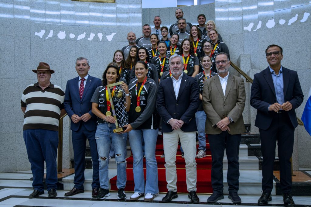 Las reinas de la Liga Guerreras Iberdrola reciben el homenaje del Ayuntamiento de Telde y del Gobierno de Canarias